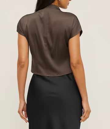 Korte satijnen blouse – detail